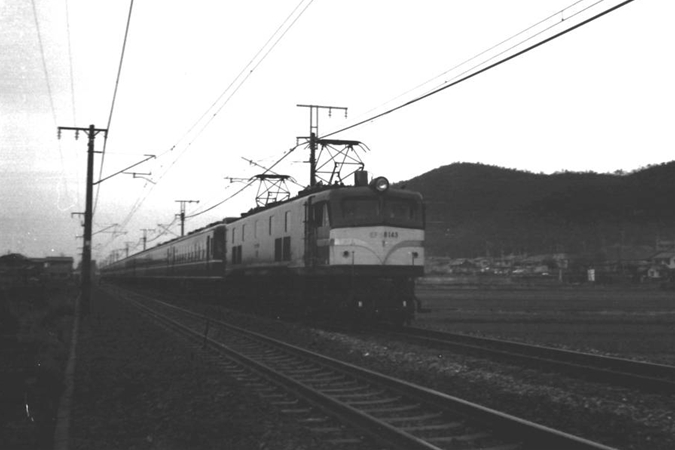 特集:流線形の傑作機「EF58形」 - 日本の旅・鉄道見聞録 特集:流線形の傑作機「EF58形」 - 日本の旅・鉄道見聞録